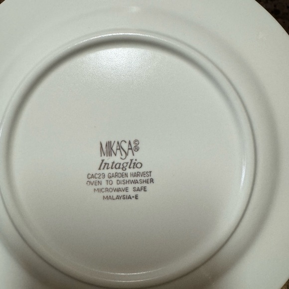 Garden Harvest by Mikasa Intaglio Bread and Butter Plates Set of 8 Floral Peach - Picture 4 of 5